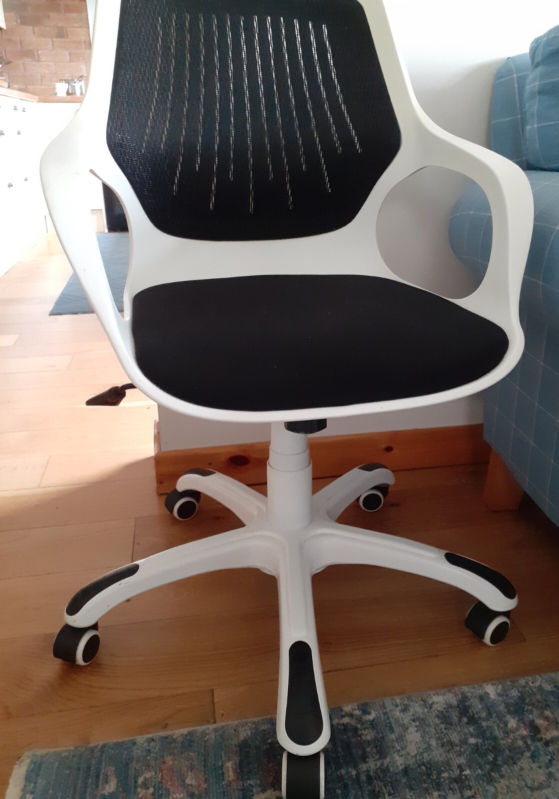 Good Quality, Comfortable Desk Swivel Office Chair ,white, from John