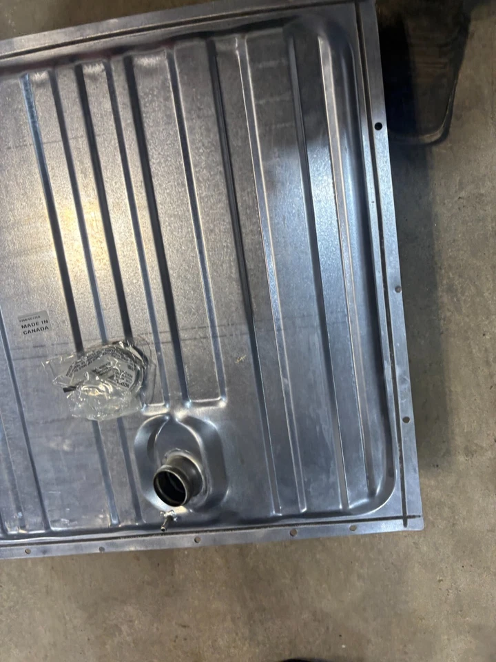 Ford Falcon Mercury Comet 1960-1965 maletero tanque de gasolina contenedor de combustible jarra 61 62 63 4 Foto 3 de 4