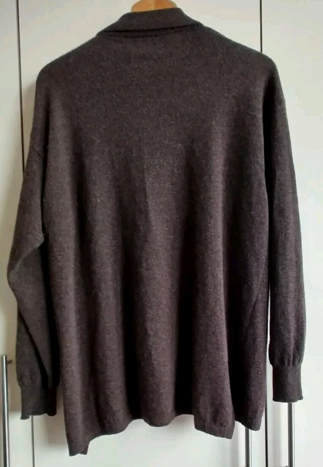 Beautiful vintage pure new wool brown men's shirt by Benetton  - Image 2 of 4