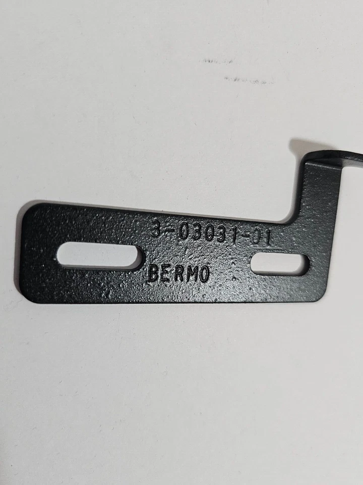 Adic 3-03030-01 3-03031-01 Tape Library Left and Right Bracket ML6000 3576-L5B - Image 2 of 3