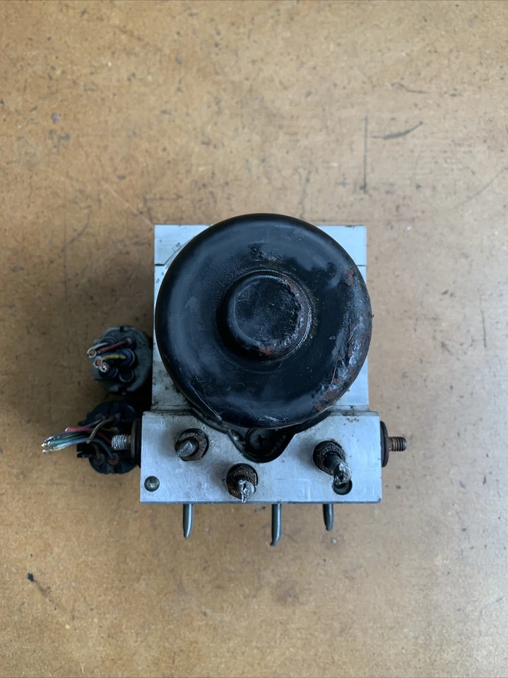 Lexus RX300 1999-2001 bomba ABS 3,0 L 44540-48010 sin modelos de control de tracción Foto 2 de 4