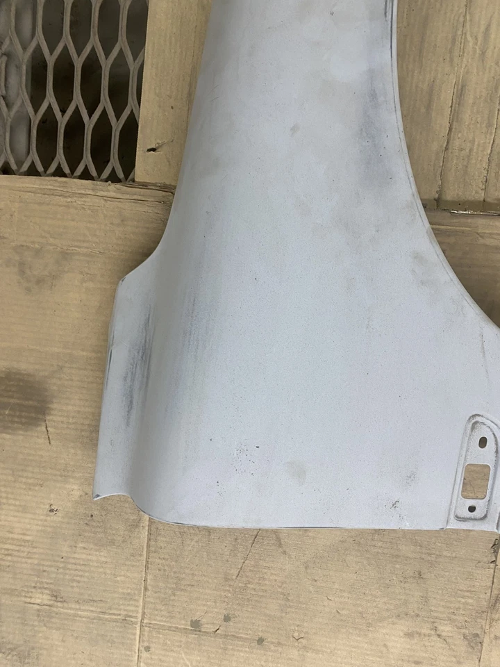 Guardabarros delantero derecho Volvo V70 S70 2001-2003 (lado del pasajero) OEM 91879593 cebado Foto 4 de 4