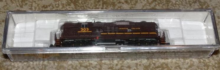 LIFE-LIKE N SCALE LEHIGH VALLEY GP18 LOCOMOTIVE in CASE #7817