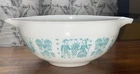 VTG Pyrex Amish Butterprint Cinderella Mixing Bowl White Turquoise 2-1/2 QT #443