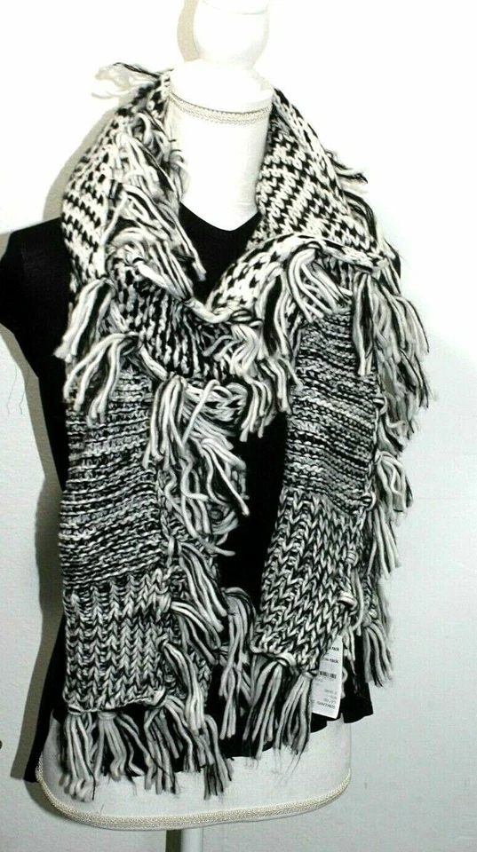 Bcbgeneration Mujer Bufanda Blanco y Negro Tejido Largo Flecos 80 X 12 pulgadas Foto 3 de 4
