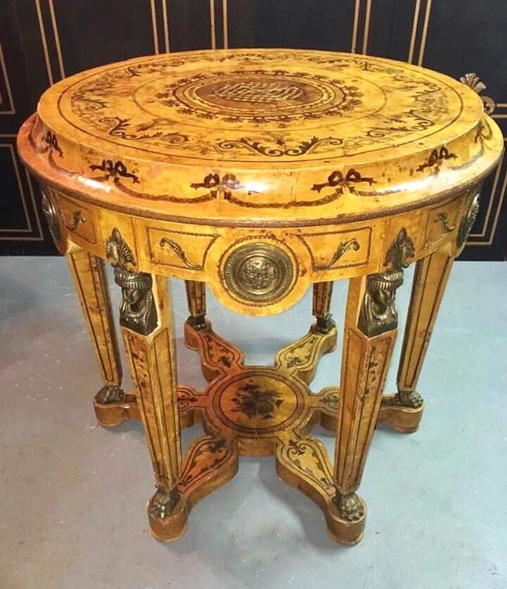 Mesa redonda con incrustaciones y salón central Ormolu del Alto Imperio Francés Foto 2 de 4