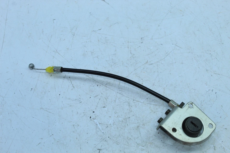 04-06 SUZUKI KATANA 600 OEM CERRADURA ASIENTO TRASERO SIN LLAVE 95700-31840 Foto 3 de 4