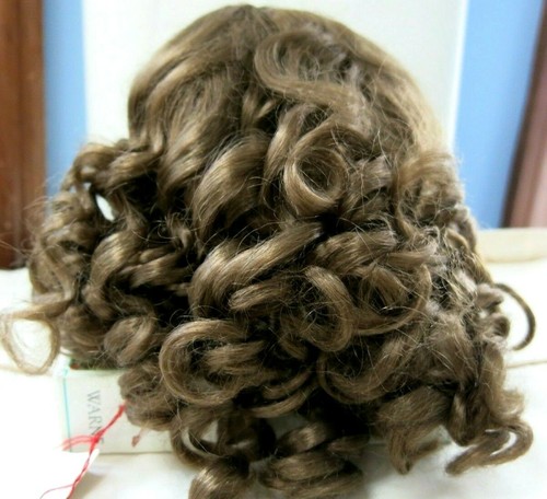 SIZE 10 DOLL WIG ANTIQUE MODERN LIGHT BROWN SUZANNE SYNTHETIC MOHAIR - Picture 4 of 4