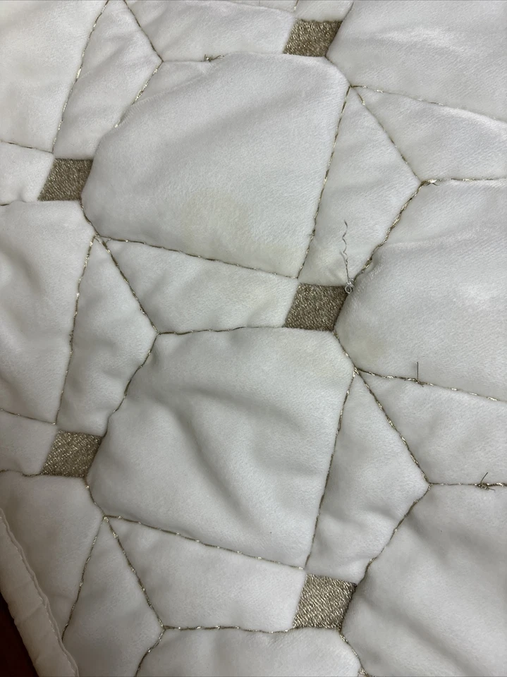 Edredón Cuna Grande Geométrico Blanco y Dorado Moderno Bebé Pottery Barn Niños 36x50 Foto 4 de 4