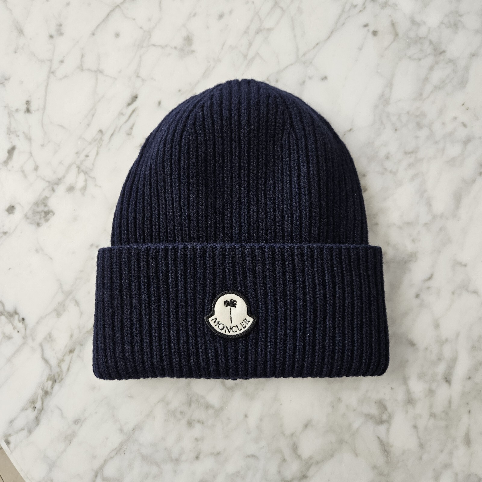 10 Migliori Cappelli Moncler Uomo per Stile e Comfort 10 Moncler x Palm Angels Beanie Navy Blue