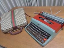 OLIVETTI LETTERA 32 PORTABLE TYPEWRITER CUSTOM RED GUCCI CASE TESTED thumbnail