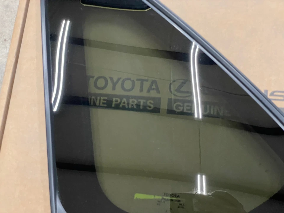 Toyota RAV4 2019-2025 lado del conductor cuarto trasero ventana de vidrio izquierda OEM 62720-0R090 Foto 3 de 4