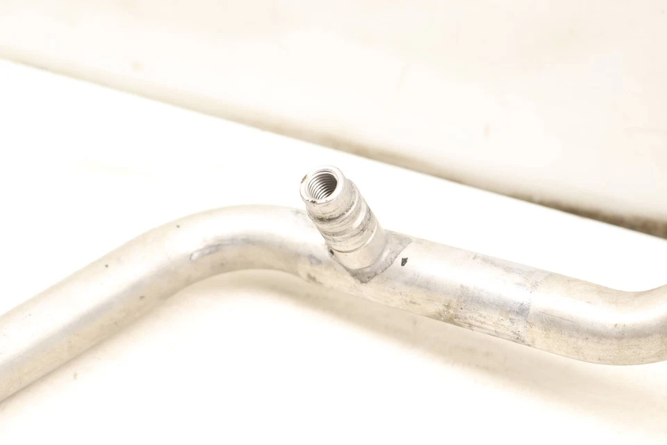 2007-2010 AUDI TT QUATTRO 2.0L - Upper AC HOSE / LINE / PIPE 8J0820719F - Image 3 of 4