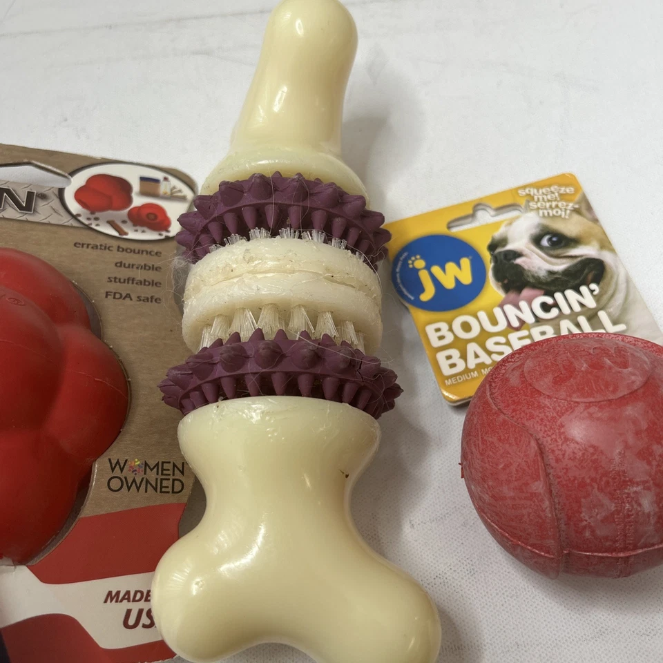 Titan Busy Bounce 坚固耐用零食点胶大型狗玩具 * 3 件装玩具 — 第 3/4 张图片