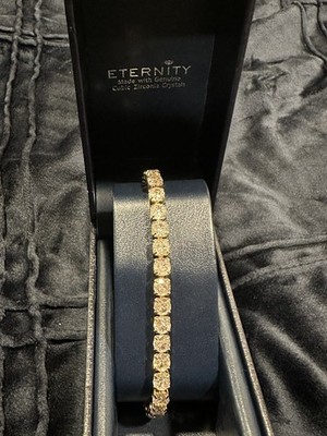 Eternity Armband aus echten Zirkonia Kristallen Neu in Box