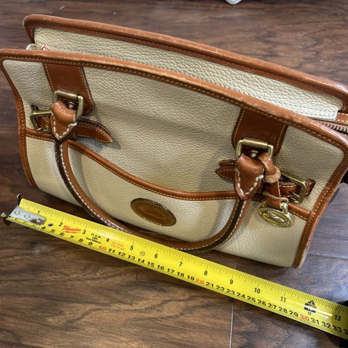 Cartera Cartera Dooney & Bourke EE. UU. Vintage AWL HEBILLA Hueso y Cuero Tostado Británico - Imagen 13 de 17