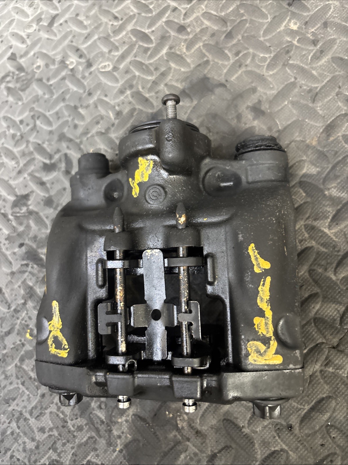 McLaren 570S Rear Left Brake caliper P/N 13CA006CP