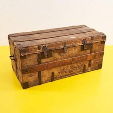 baule in legno e pelle