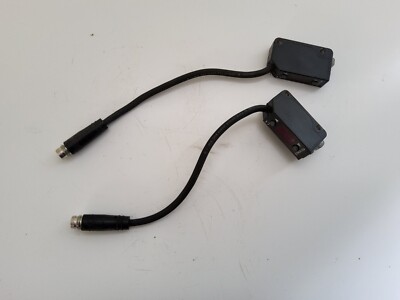 KEYENCE  PZ-V32P  Selbstjustierender fotoelektrischer Sensor PNP M8.  ( 2 Stück)