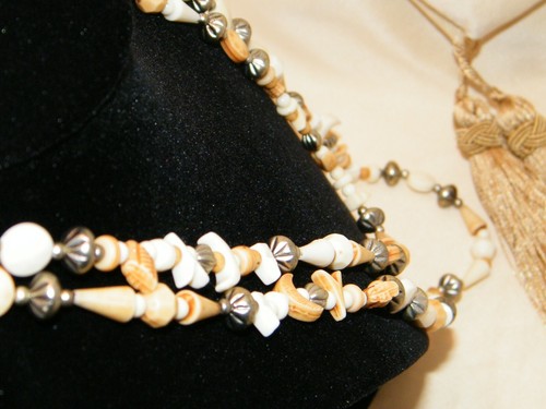 Vintage Natural Bohemian . Crescent Moon, Silver Tone Beaded Necklace . Jewelry - Picture 3 of 12