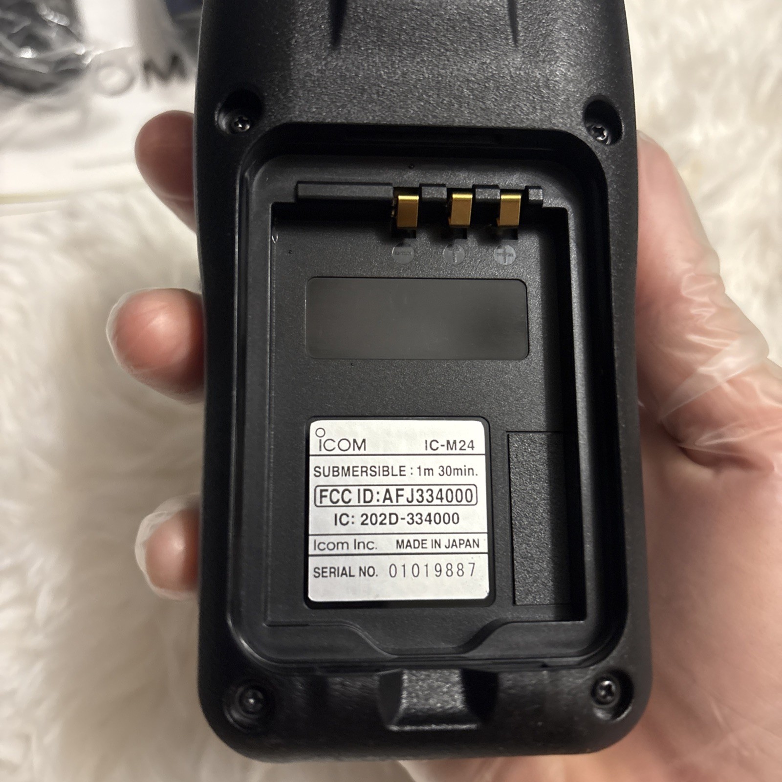 ICOM IC-M24  VHF Marine Radio Transceiver Battery included.