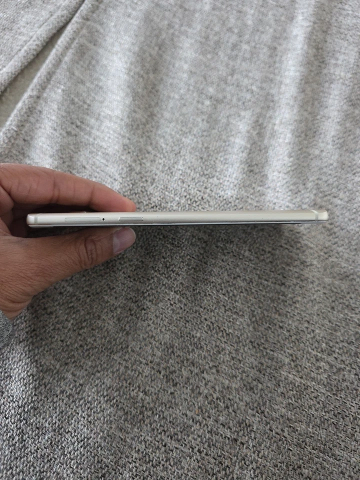 OnePlus 3T 64GB A3003 Dual-SIM Factory Unlocked / Simfree (Soft Gold) - Image 4 of 4