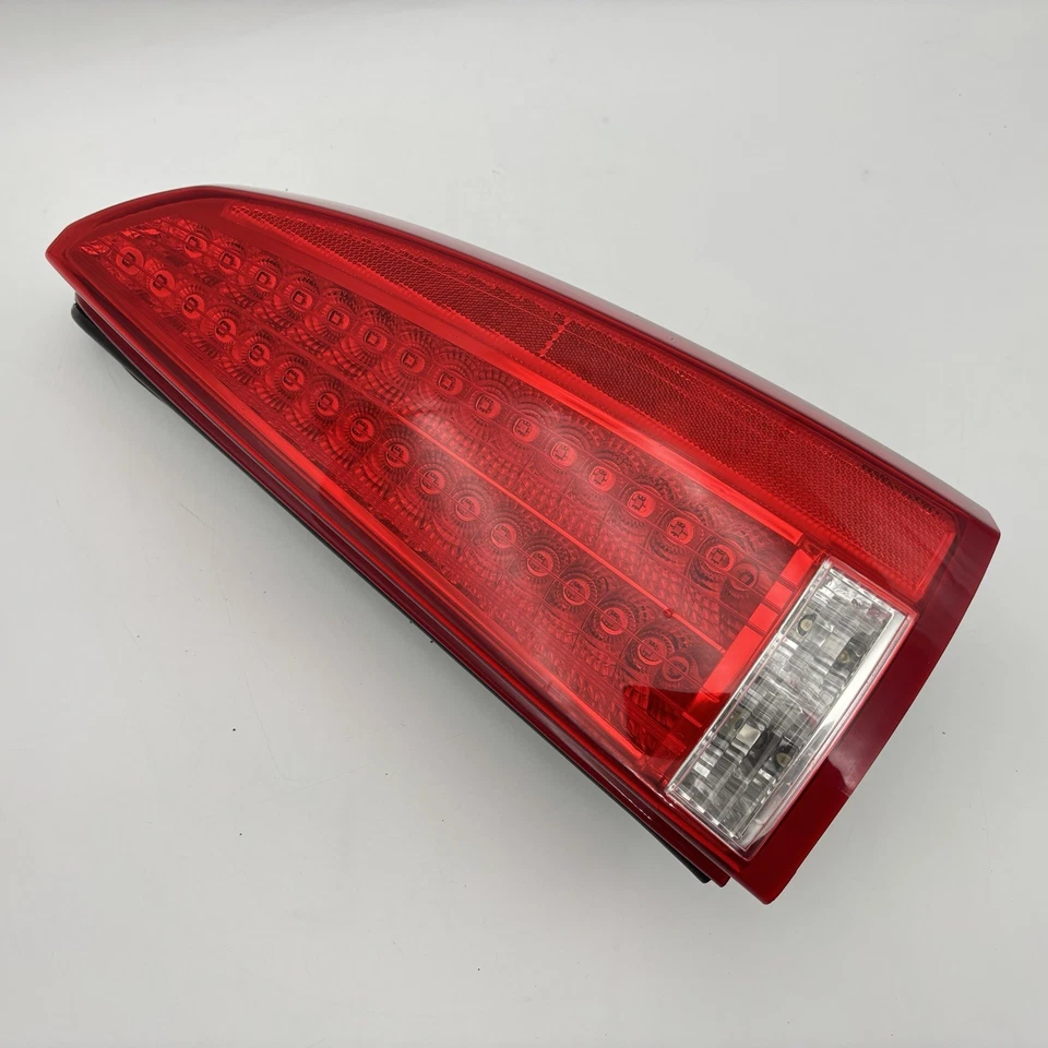 06–11 Cadillac DTS Right Passenger Side RH Tail Light Brake Lamp OEM 15858152 - Image 3 of 4