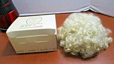 WEE 3 COLLECTION E9 Pale BLONDE Erin Curly Short DOLL WIG NIB