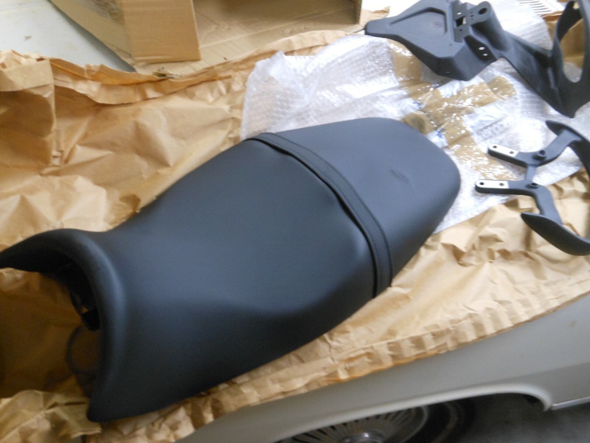 NEW OEM Triumph 1994 18 Speed Triple Seat Black & Grab Rail Kit 