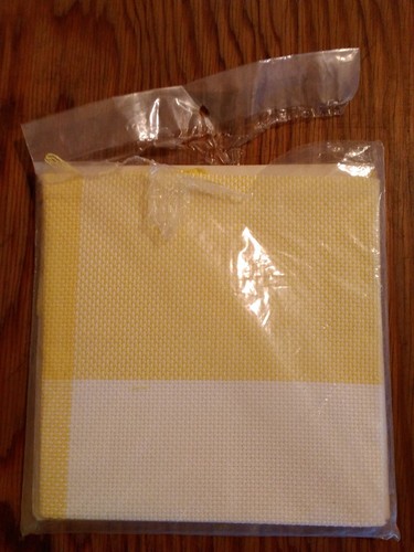 Hopstotch 15" x 15" 14 ct aida - Yellow/White - Picture 2 of 2