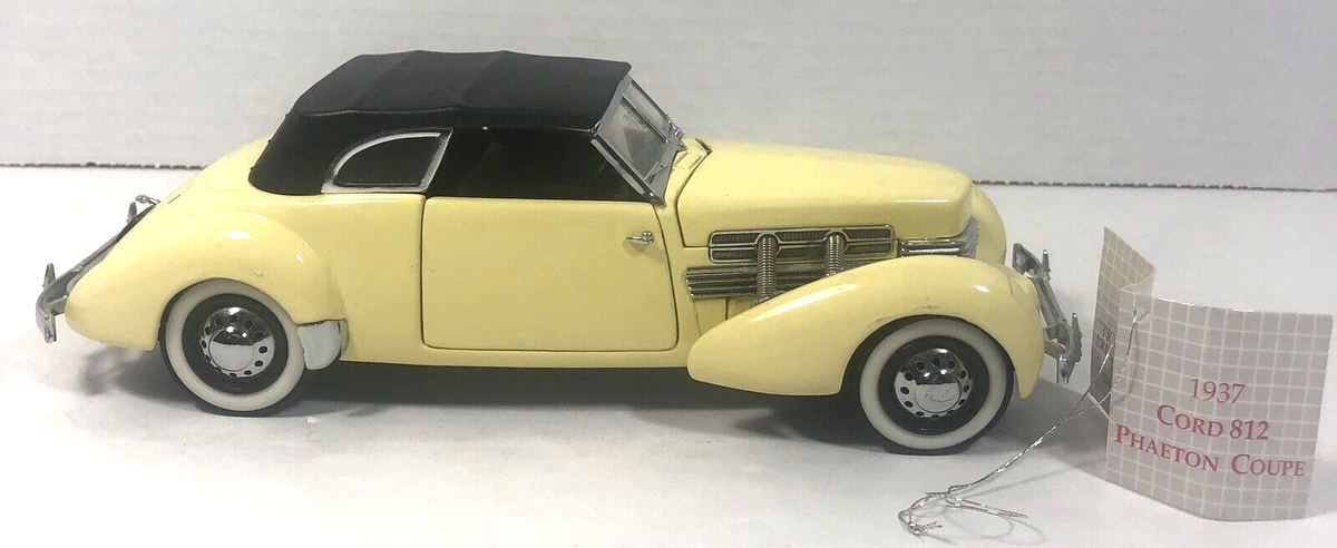フランクリンミント　１９３７Cord 812 Phaeton Coupe Franklin Mint 1937 Cord 812 Phaeton Coupe MISSING PARTs Car 1:24