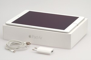 Apple Tablet iPad Air 2 Wi-Fi 32GB Model A1566 in weiß silber mit 9.7" Display