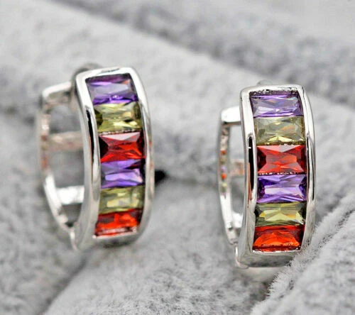 Topaz Huggie Pendientes de Moda enchapado en oro blanco