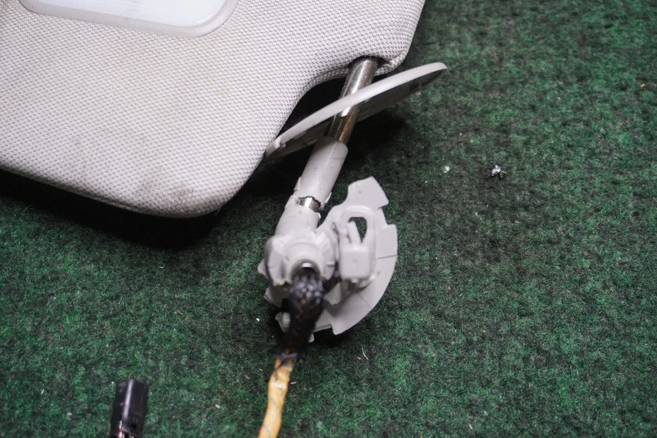 2010 GMC TERRAIN PASSENGER SIDE Sun Visor OEM 1 Peice - Imagem 3 de 3