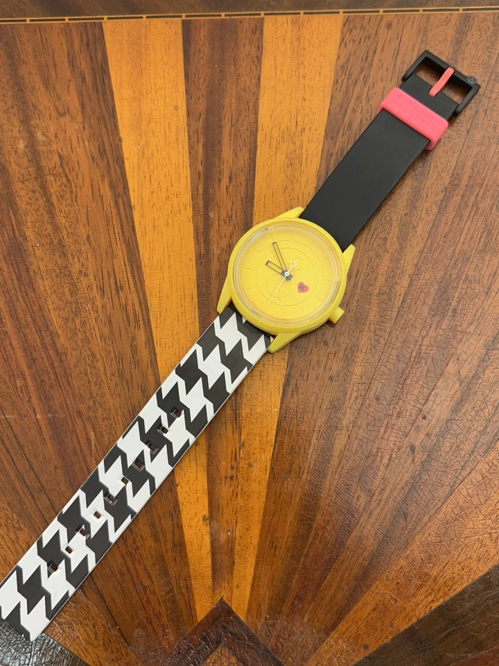 Reloj Harajuku Lovers Gwen Stefani Mujer Amarillo Banda Multicolor 40mm Batería Nueva Foto 2 de 4