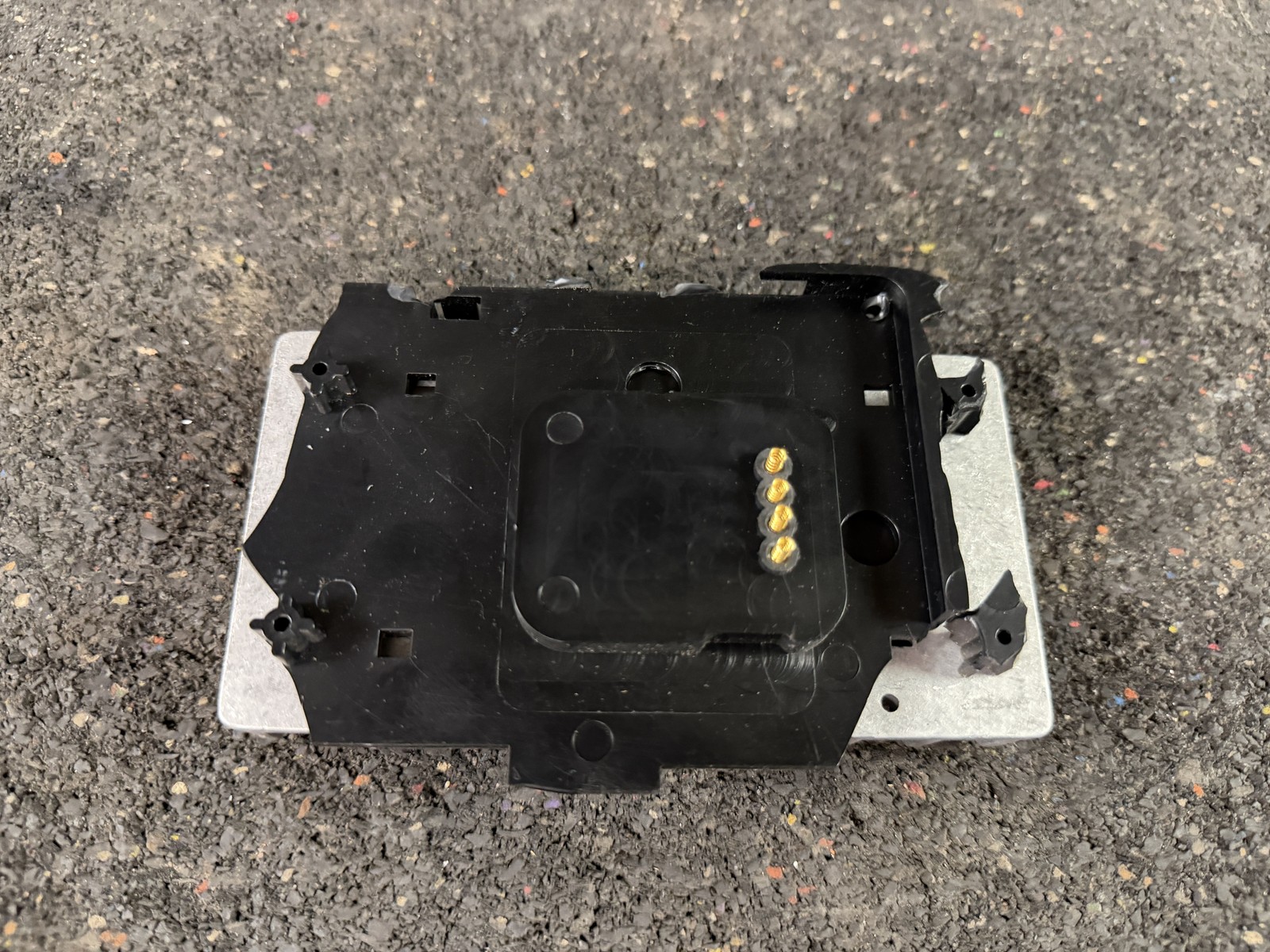 02-06 MASERATI SPYDER CONVERTIBLE NAVIGATION DISPLAY SCREEN & RADIO RECEIVER