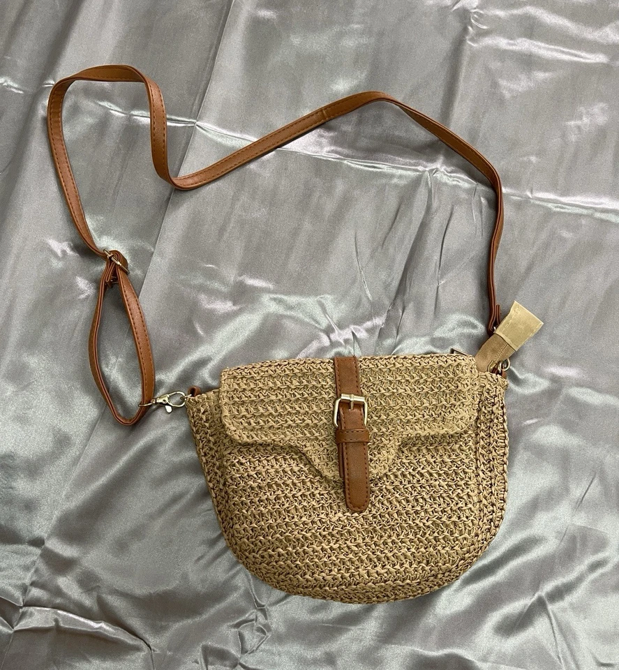 Beige Woven Straw Small Crossbody Bag Magnetic Flap Detachable Strap Gold - Image 1 of 3