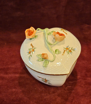Herend Hungary Heart Shaped Porcelain Box Orange Flowers on Lid STUDENT MARK