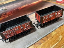 2 x Hornby R010 OO Gauge Pugh & Co 7-Plank Coal Wagons Boxed Excellent Condition