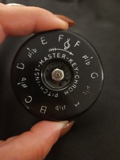 VINTAGE CHROMATIC PITCH PIPE INSTRUMENT THE MASTER KEY WM KRATT CO 13 KEYS
