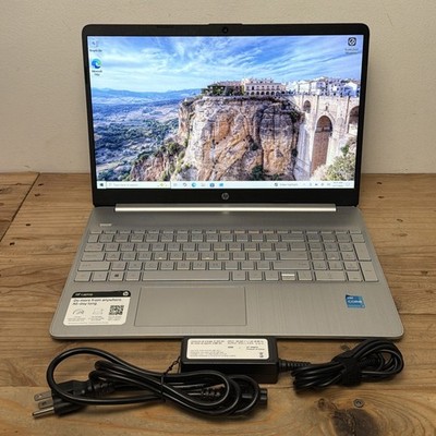 HP Laptop 15-dy2702dx 15.6'' i3-1115G4 3.0GHz 8GB RAM 256GB SSD - Silver