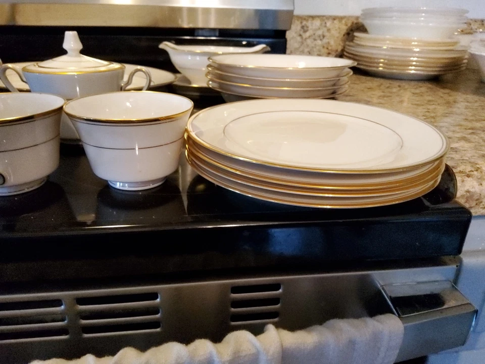 Vintage Noritake Linton #7552 Dishes 30 Pieces - Image 3 of 4