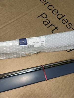 A2116902062 9999 MERCEDES BENZ W211 FRONT RIGHT DOOR MOLDING TRIM