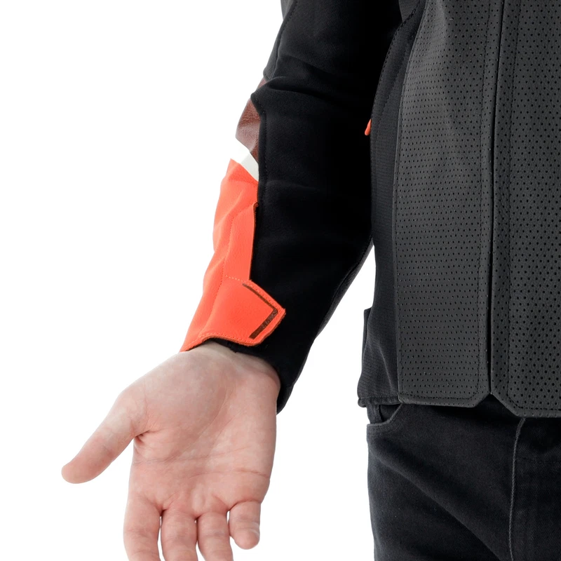Black Fluo Red, photo 10 of 13