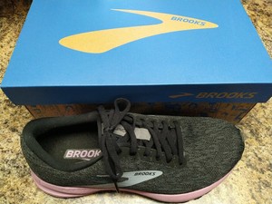 women's brooks launch 7