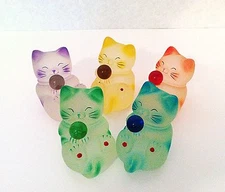 Chinese Fengshui  Lucky Cat Maneki Neko Figurine Cute Kitten in sitting position