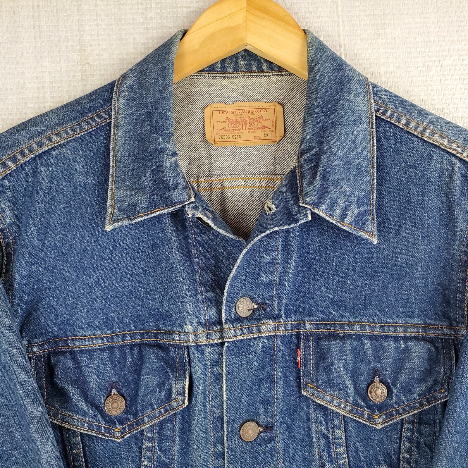 VTG LEVIS Size 42 Regular Medium Made in USA Mens Blue Denim Trucker Jacket image 2