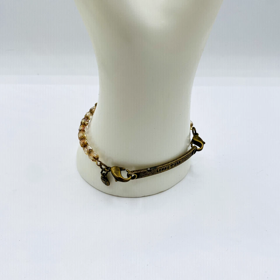 Pulsera de alambre con cuentas rubor Lenny & Eva Sentiments con cierres de latón y cruz celta Foto 4 de 4