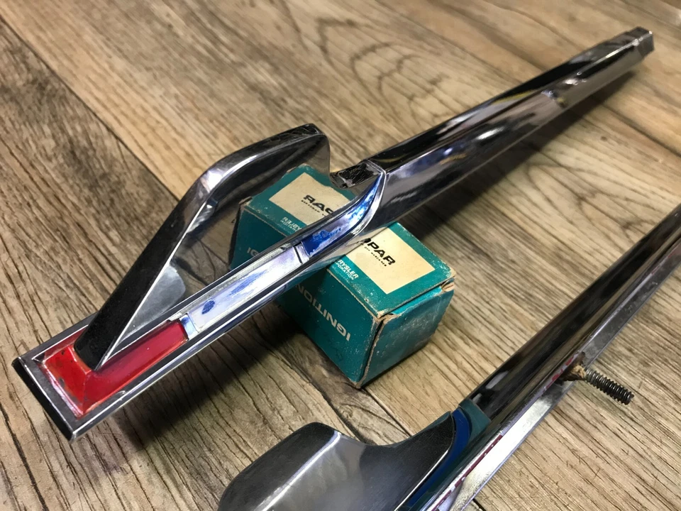 Dodge Dart GT 1965 carrocería Mopar OE guardabarros delantero cromado guardabarros lanza adornos Foto 3 de 4