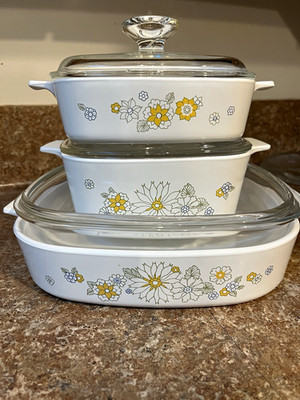 Vintage Corning Ware Floral Bouquet 1 Qt./1.5 Qt. 9 3/4x9 3/4x2 All have lids 